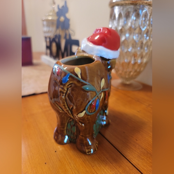 DISNEY- Trader Sam’s Grog Grotto- Holiday Elephant – 1st Edition - EXCLUSIVE !! - Picture 4 of 15